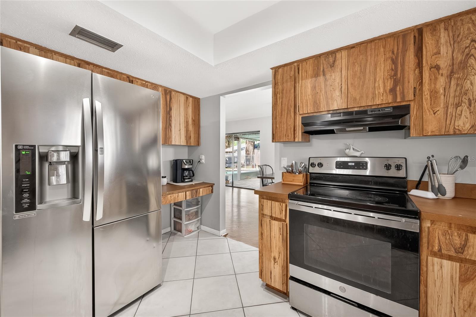 18322 SWAN LAKE DR, LUTZ, FL, 33549