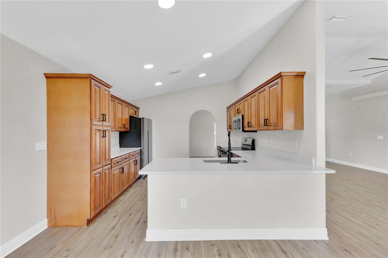 8 OAKRIDGE DR, FROSTPROOF, FL, 33843