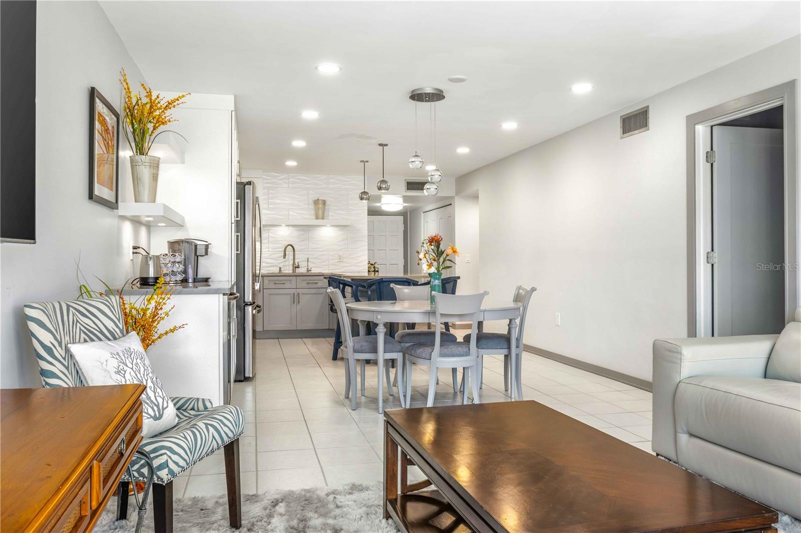 105 ISLAND WAY #142, CLEARWATER BEACH, FL, 33767