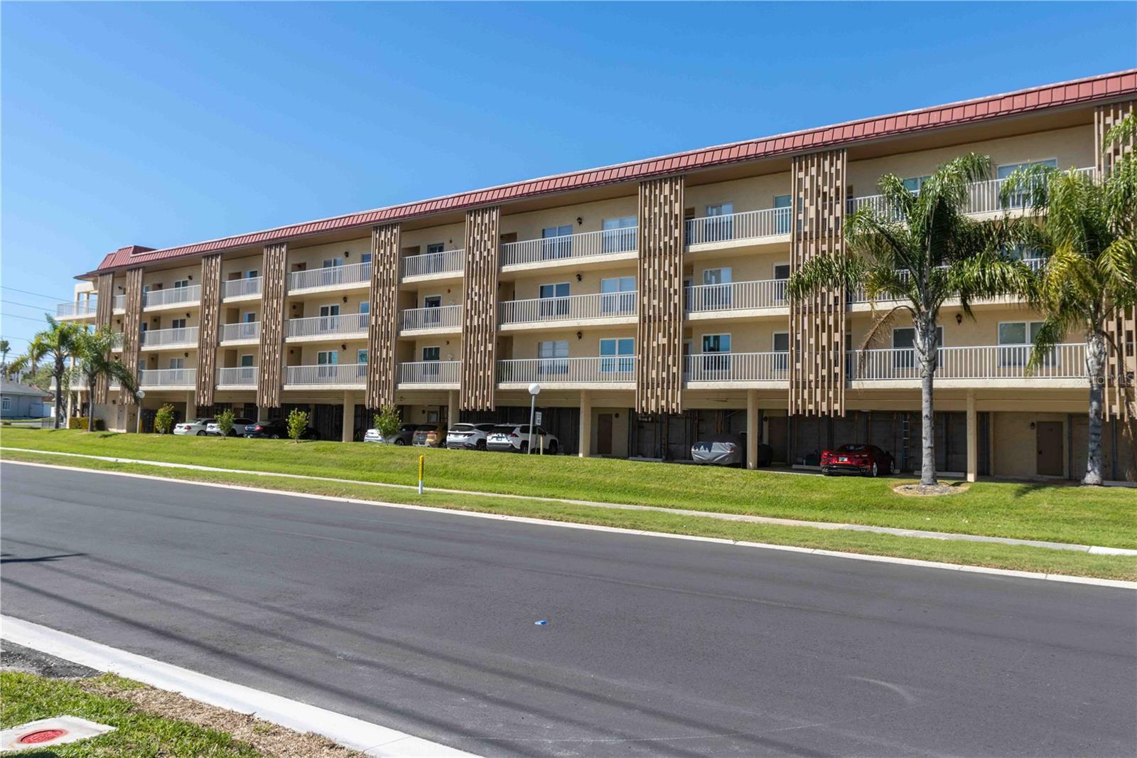 105 ISLAND WAY #142, CLEARWATER BEACH, FL, 33767