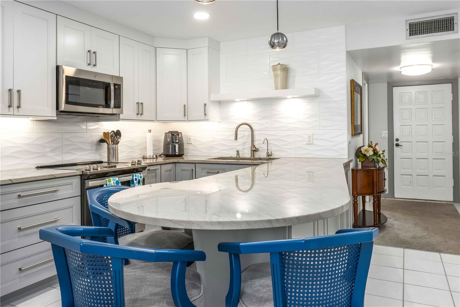 105 ISLAND WAY #142, CLEARWATER BEACH, FL, 33767