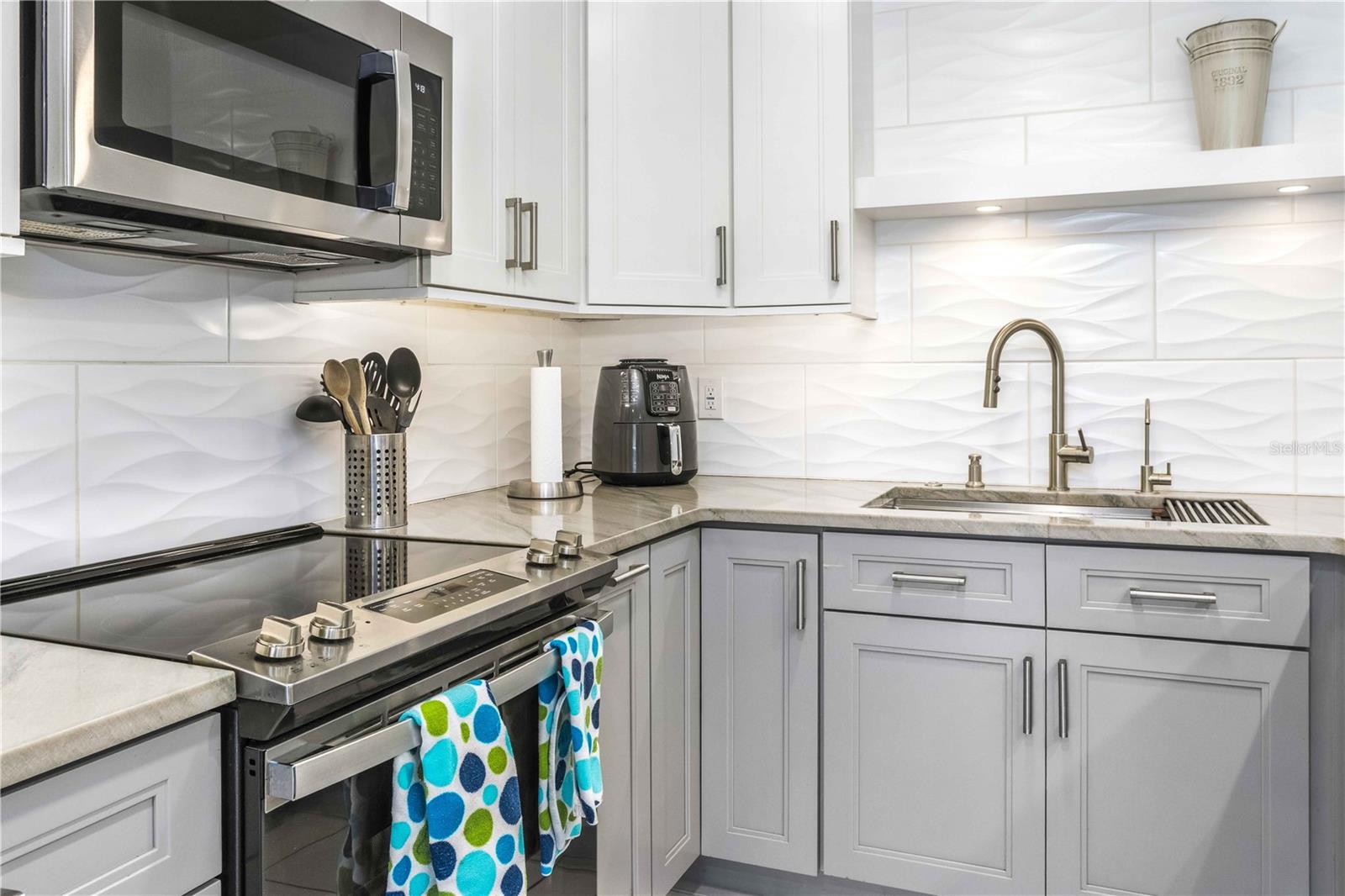 105 ISLAND WAY #142, CLEARWATER BEACH, FL, 33767