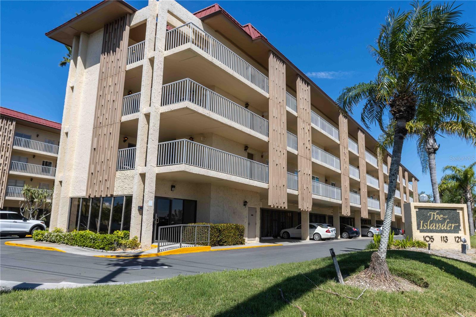 105 ISLAND WAY #142, CLEARWATER BEACH, FL, 33767