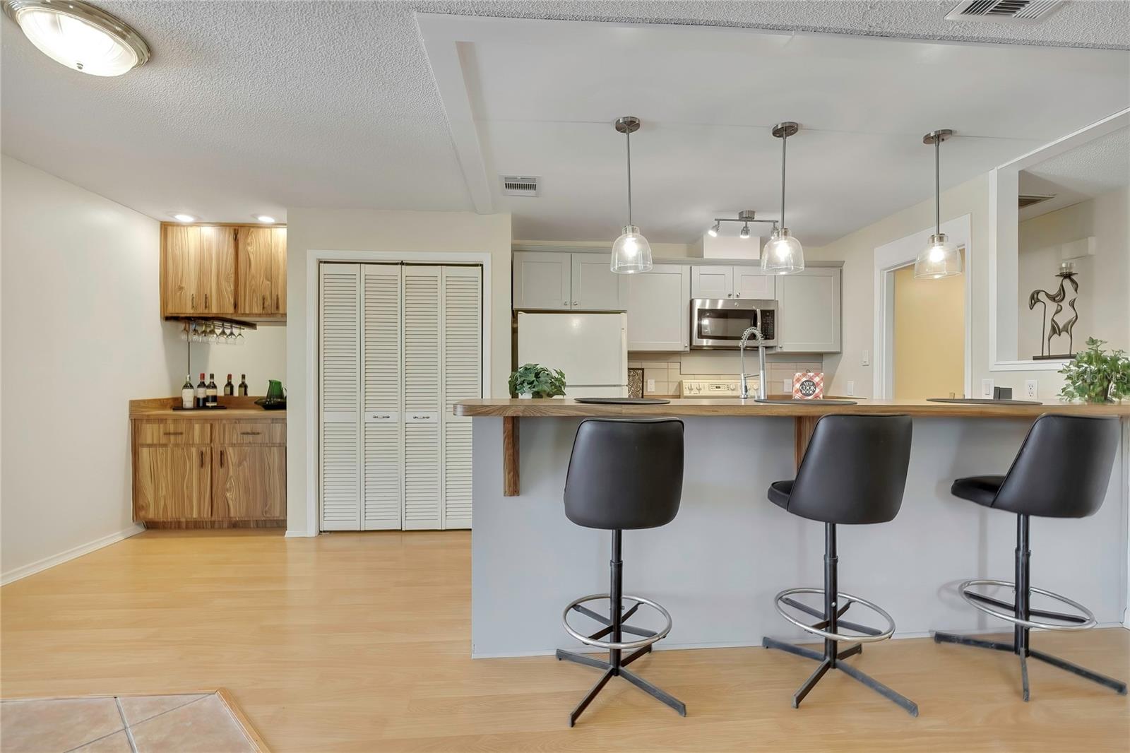 Kitchen/dinette/dry bar