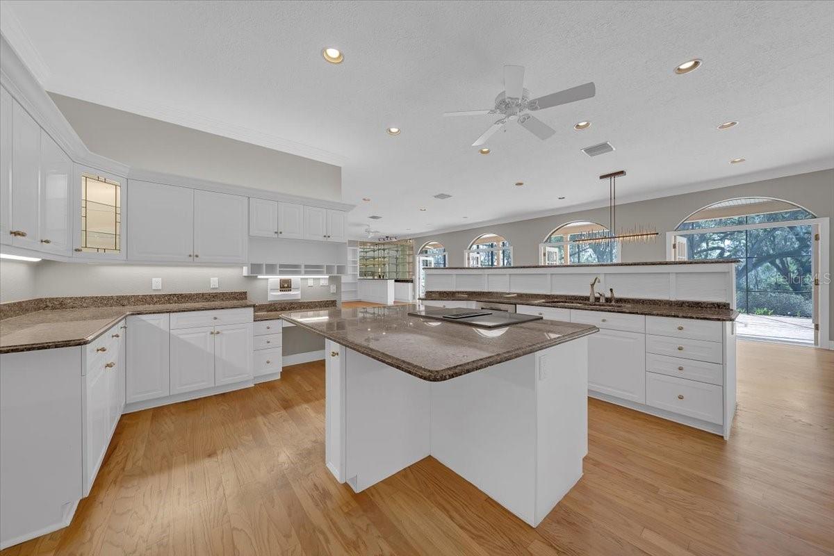 Large island is a wonderful feature.