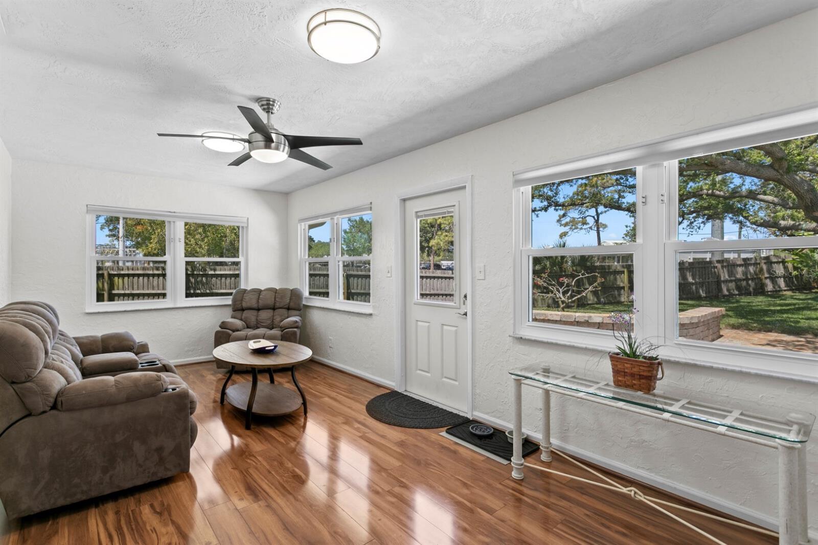 8645 PINETREE DR W, SEMINOLE, FL, 33772