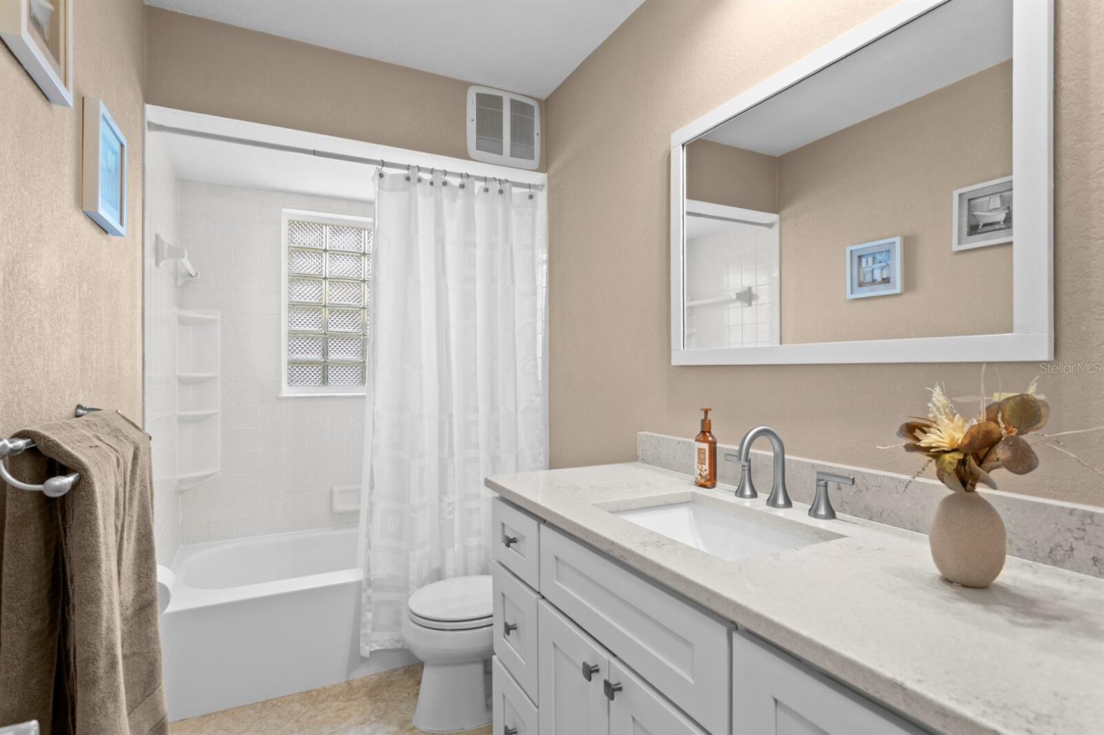 8645 PINETREE DR W, SEMINOLE, FL, 33772