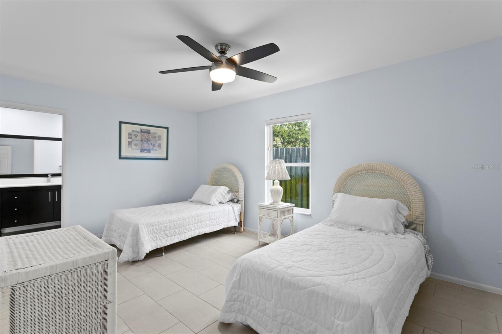 8645 PINETREE DR W, SEMINOLE, FL, 33772