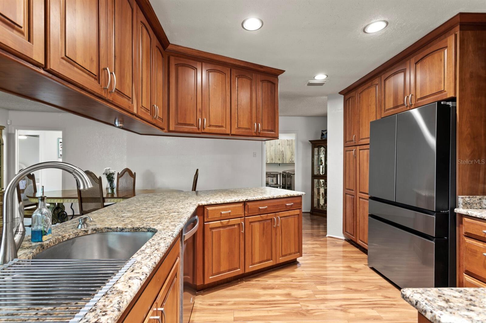 8645 PINETREE DR W, SEMINOLE, FL, 33772