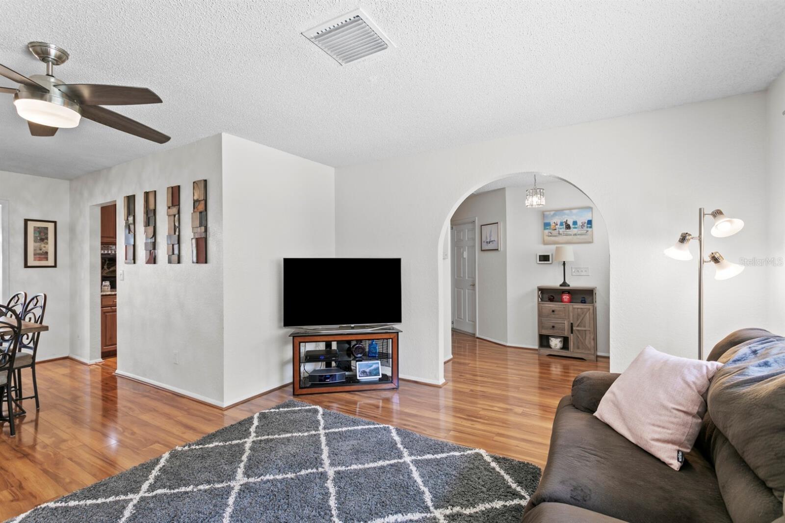 8645 PINETREE DR W, SEMINOLE, FL, 33772