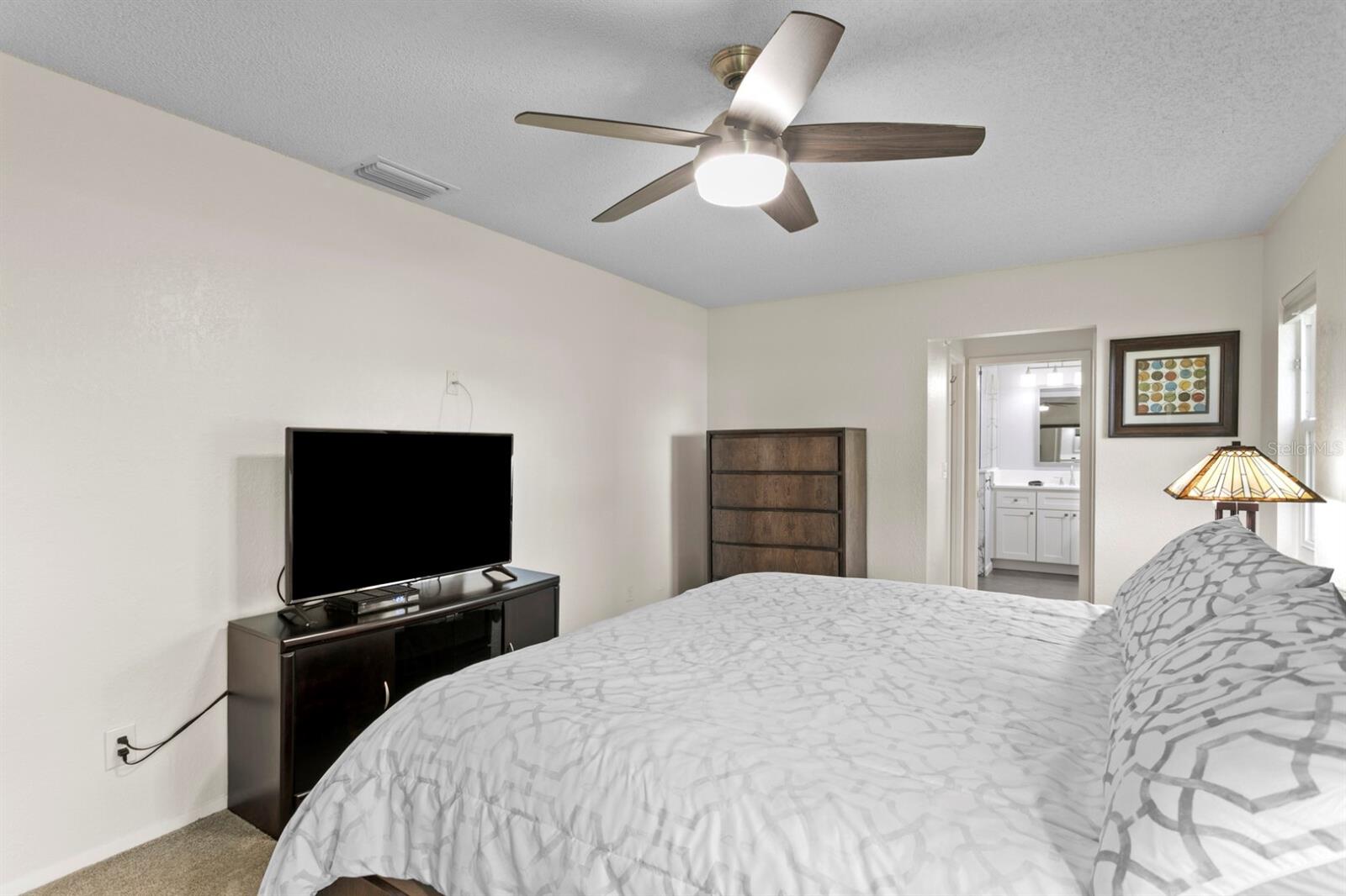 8645 PINETREE DR W, SEMINOLE, FL, 33772