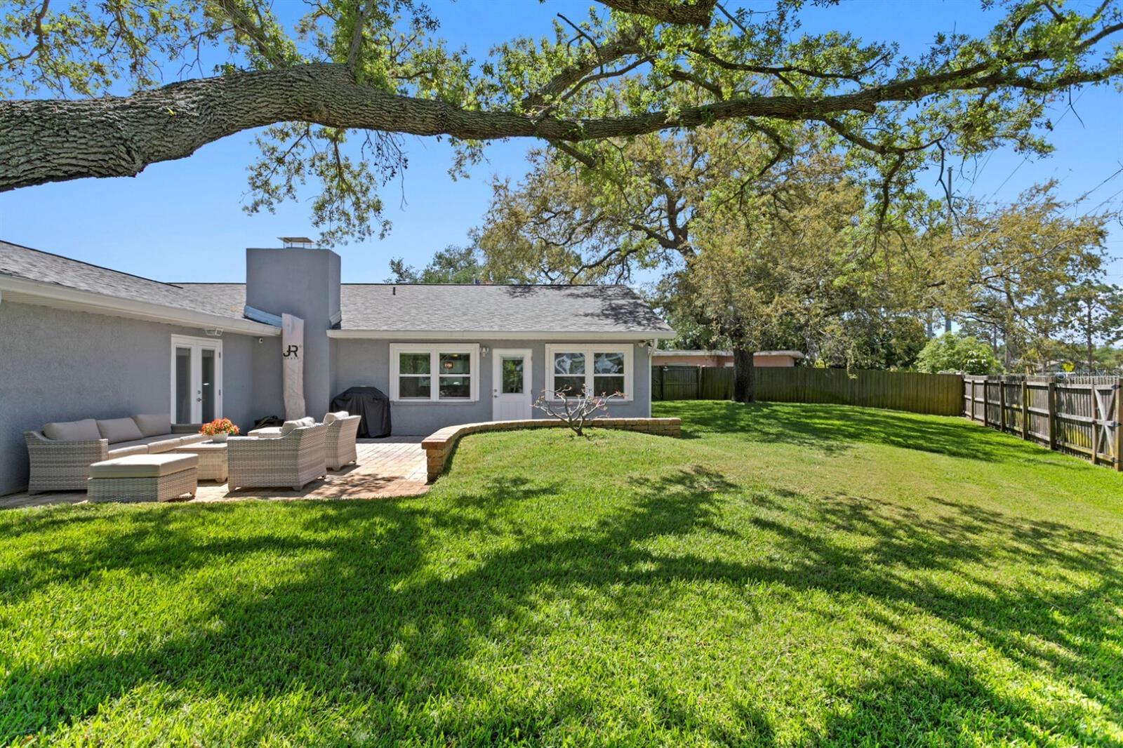 8645 PINETREE DR W, SEMINOLE, FL, 33772