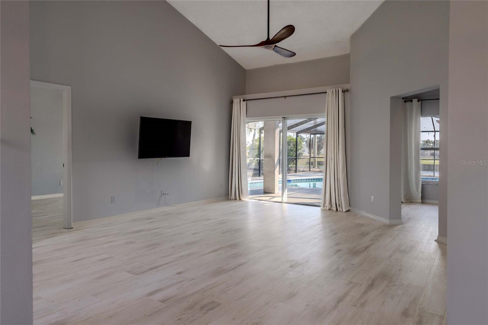 1211 PERIDOT LANE, SUN CITY CENTER, FL, 33573
