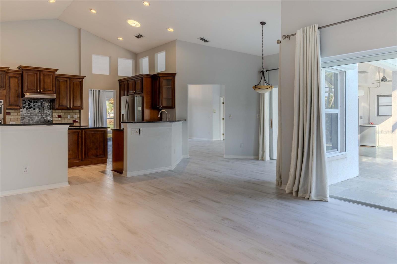 1211 PERIDOT LANE, SUN CITY CENTER, FL, 33573