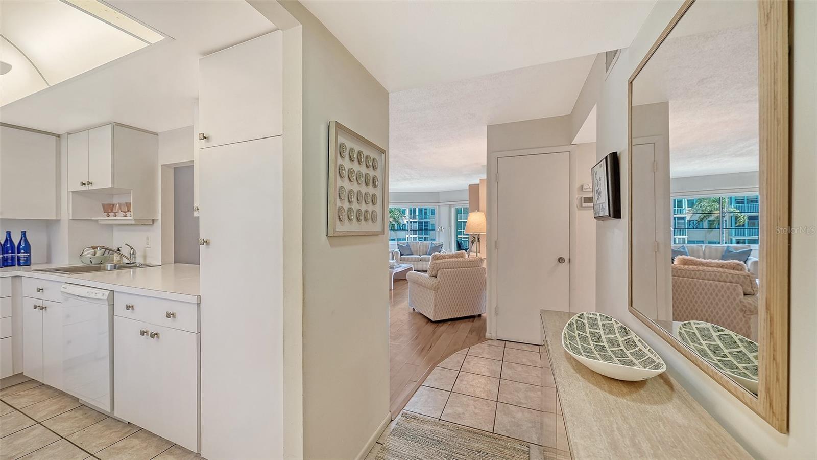 1257 S PORTOFINO DR #203, SARASOTA, FL, 34242
