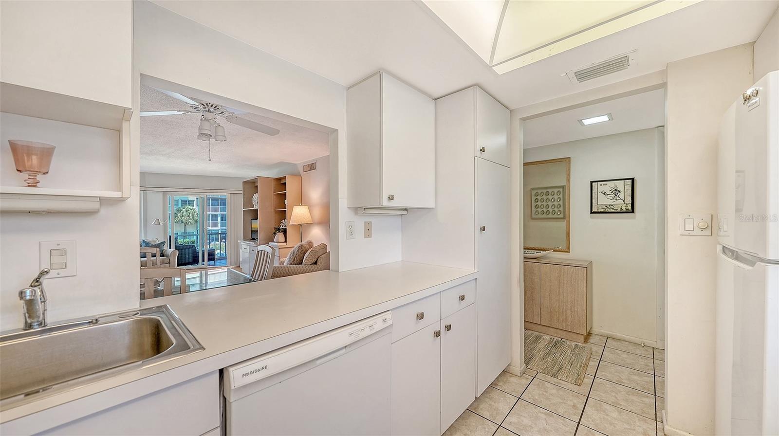 1257 S PORTOFINO DR #203, SARASOTA, FL, 34242