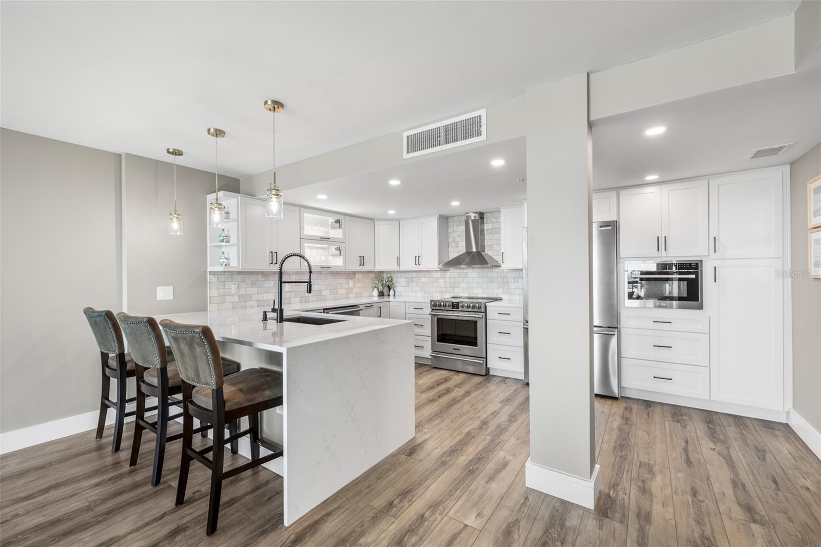 400 ISLAND WAY #504, CLEARWATER BEACH, FL, 33767