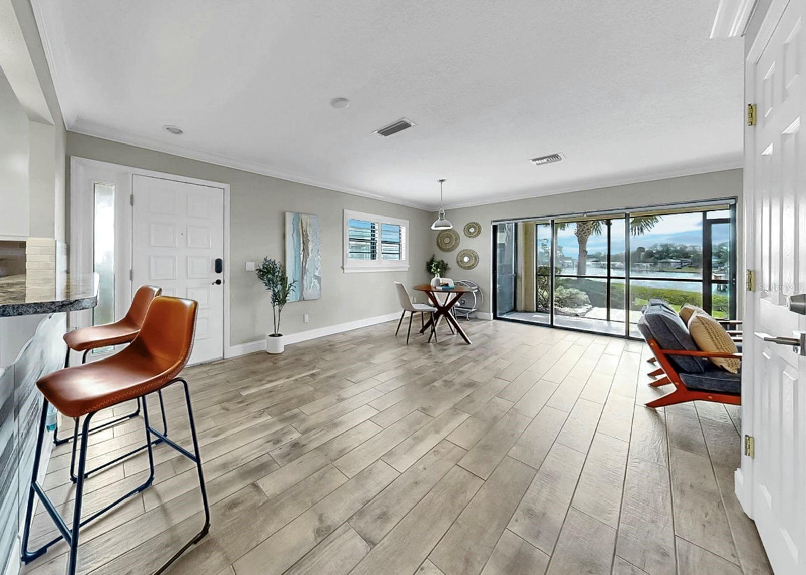 Kitchen Bar/Flex Room