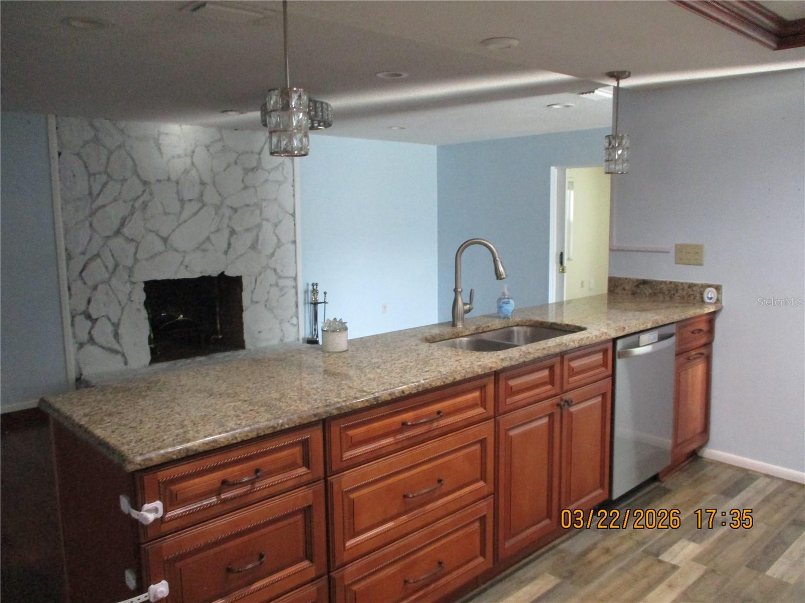 KITCHEN ISLAND
