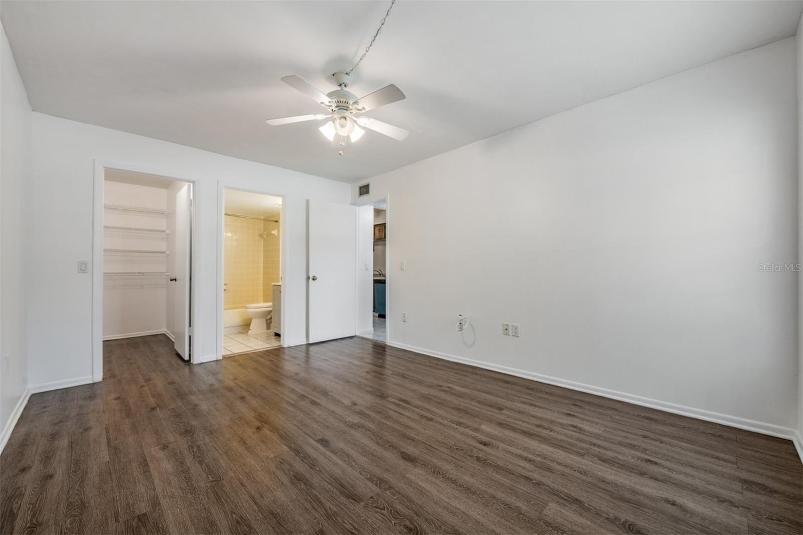 4208 WINDING MOSS TRL #102, TAMPA, FL, 33613