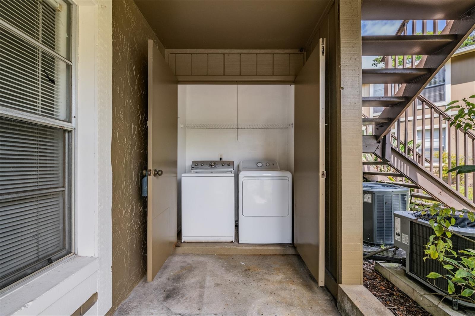 4208 WINDING MOSS TRL #102, TAMPA, FL, 33613
