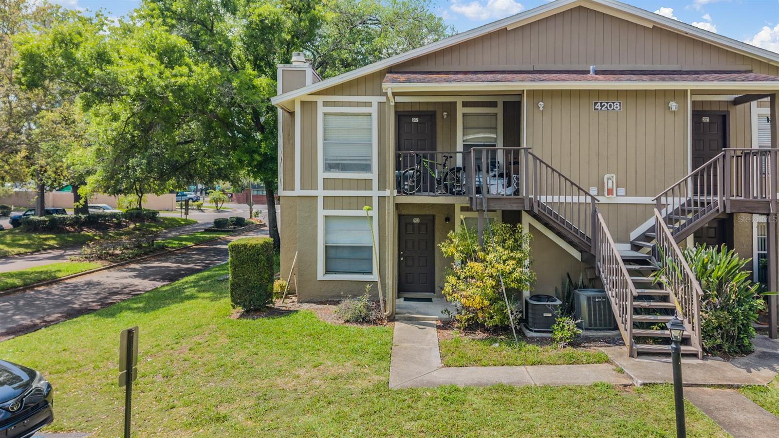 4208 WINDING MOSS TRL #102, TAMPA, FL, 33613