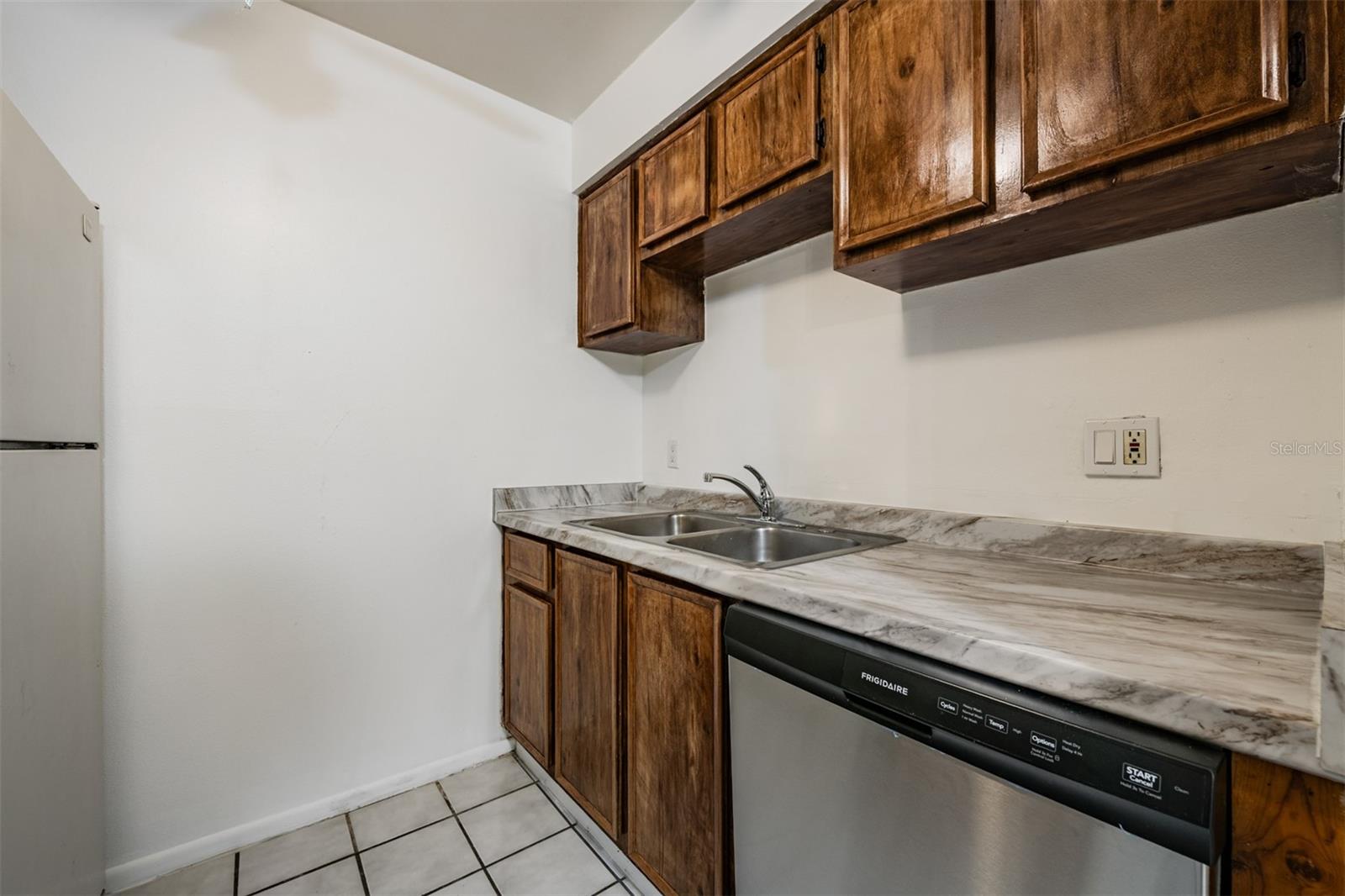4208 WINDING MOSS TRL #102, TAMPA, FL, 33613