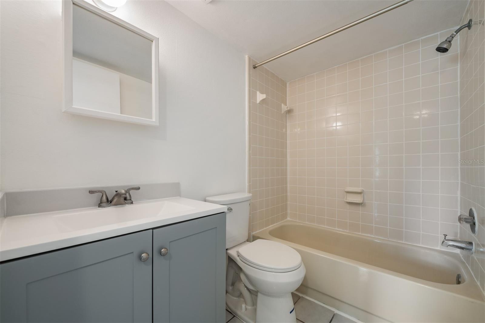 4208 WINDING MOSS TRL #102, TAMPA, FL, 33613
