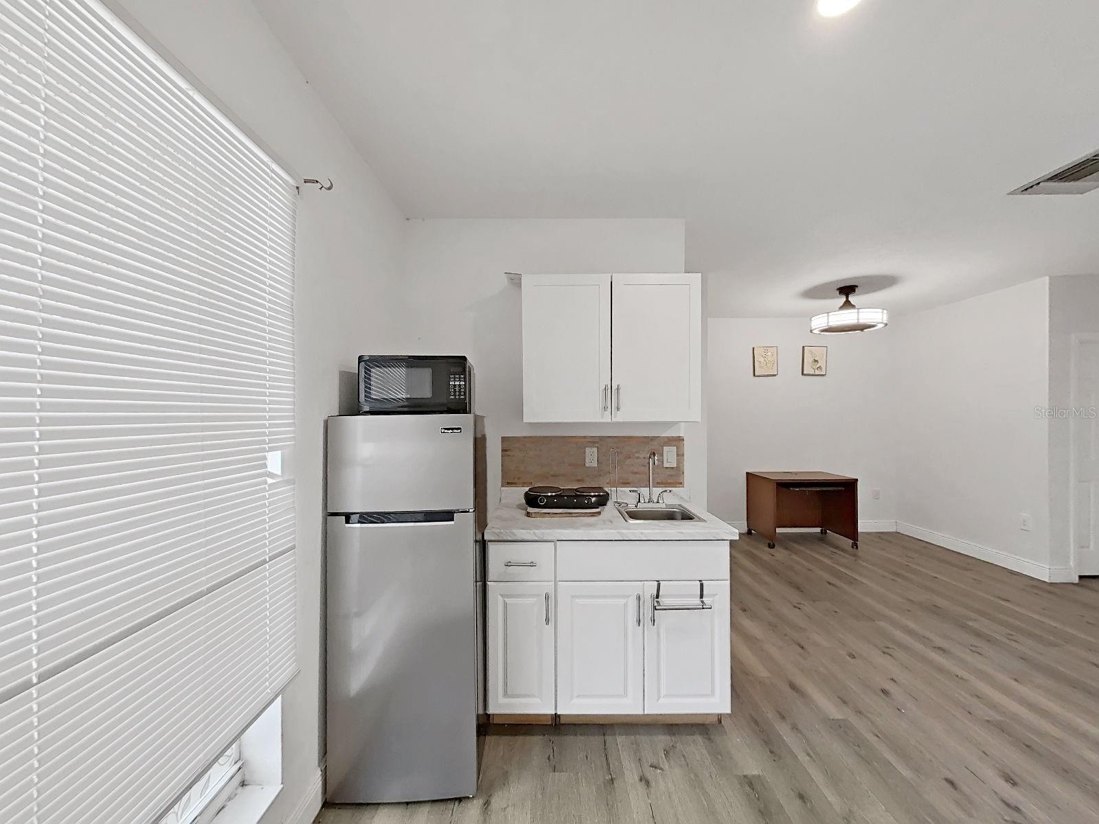 7608 BARRY RD, TAMPA, FL, 33615