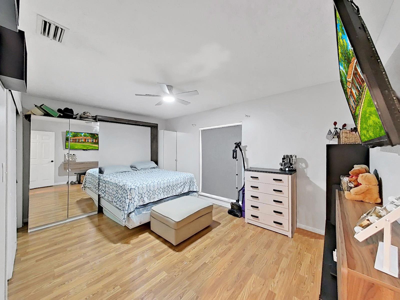 7608 BARRY RD, TAMPA, FL, 33615