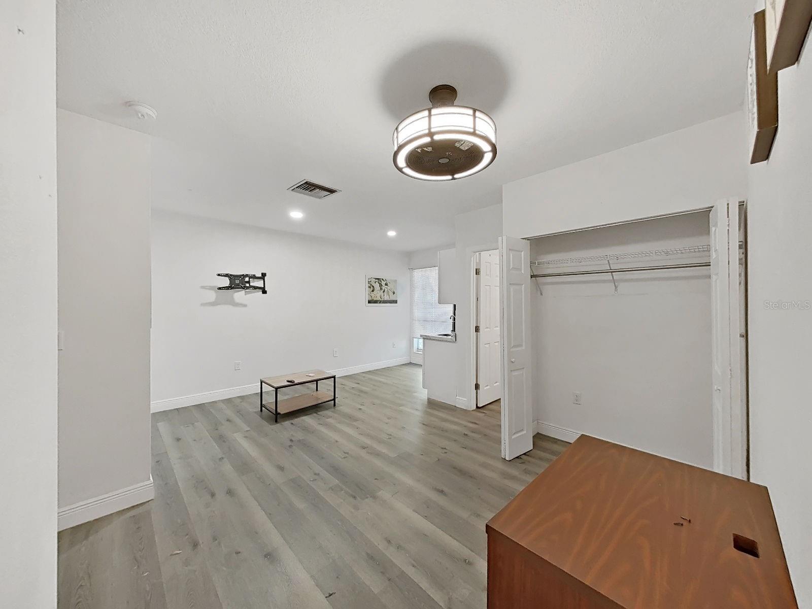 7608 BARRY RD, TAMPA, FL, 33615