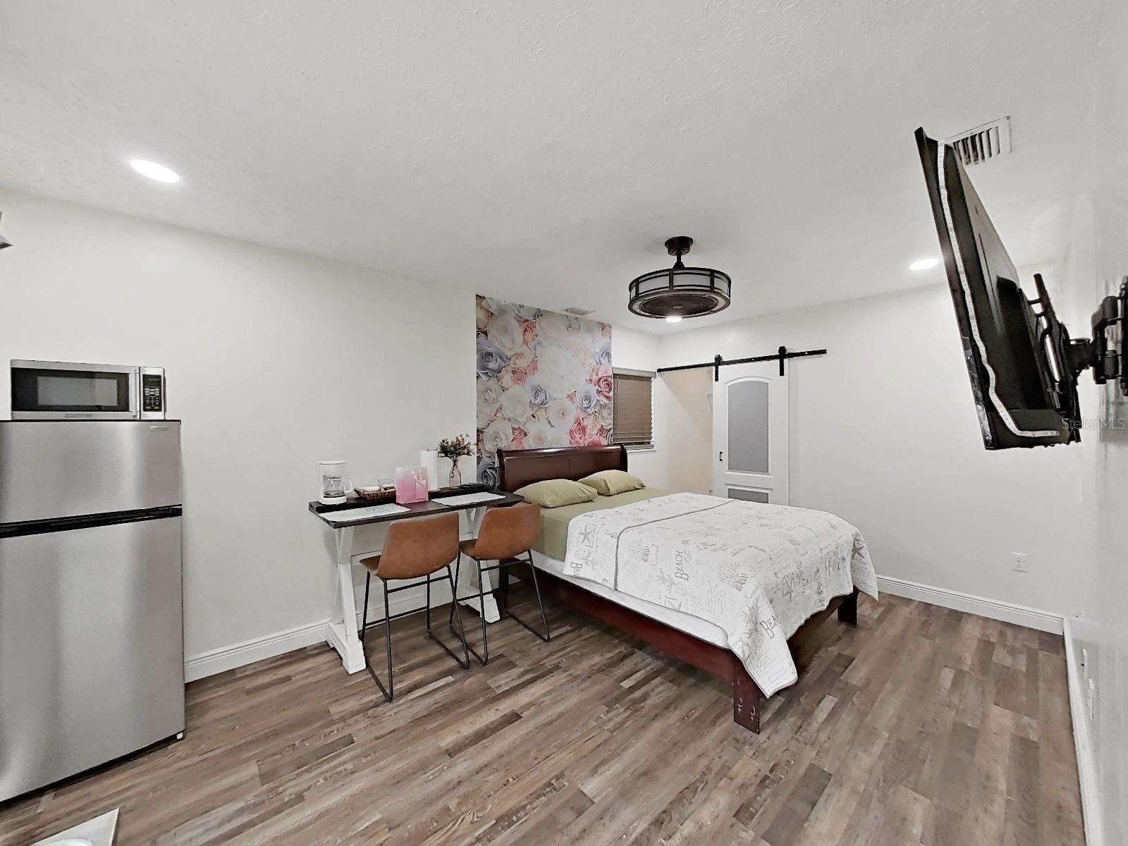 7608 BARRY RD, TAMPA, FL, 33615