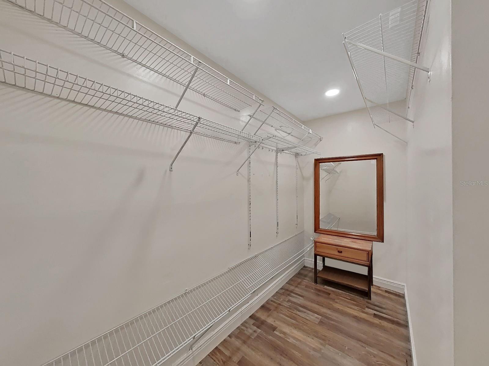 7608 BARRY RD, TAMPA, FL, 33615