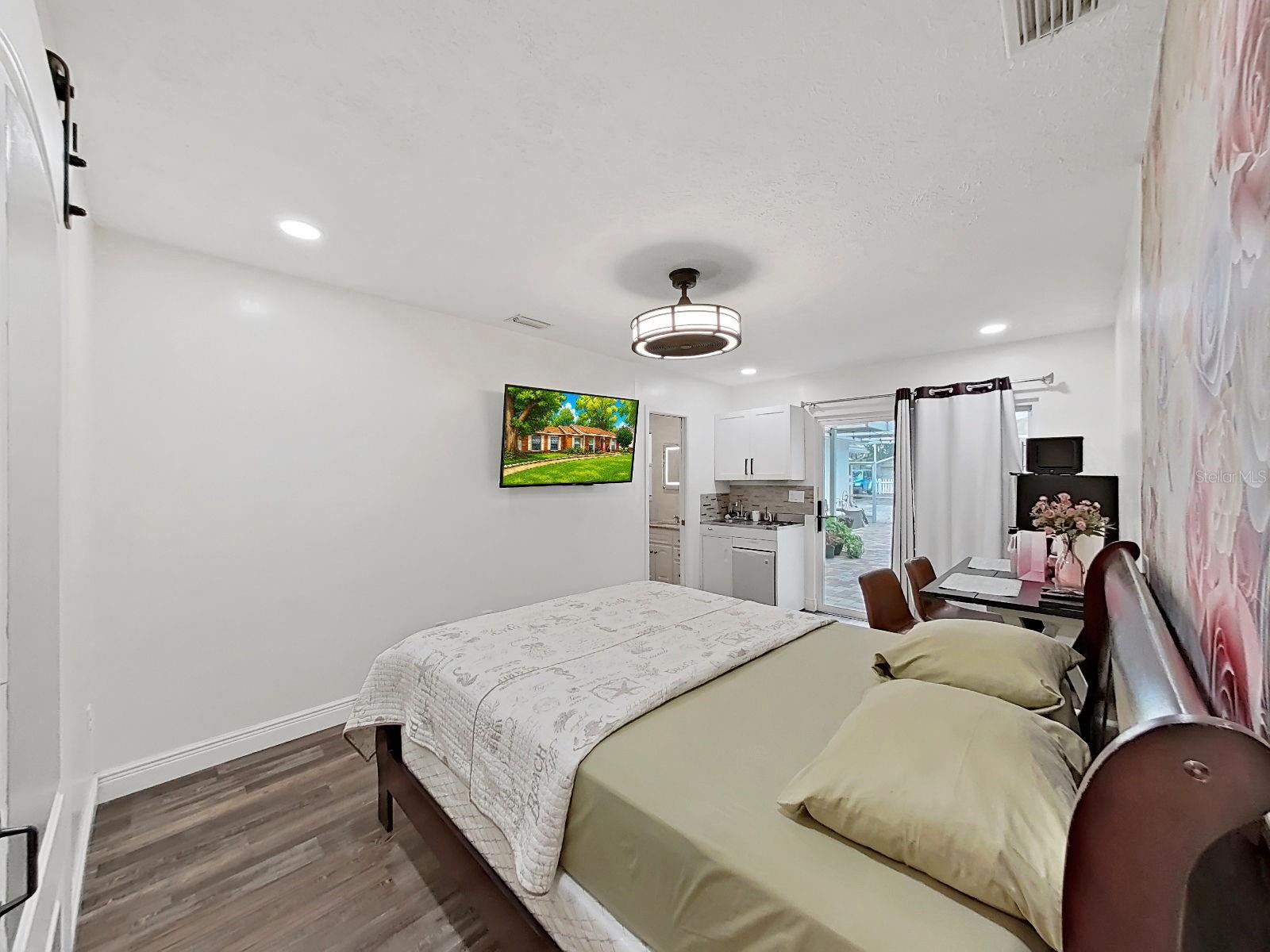 7608 BARRY RD, TAMPA, FL, 33615