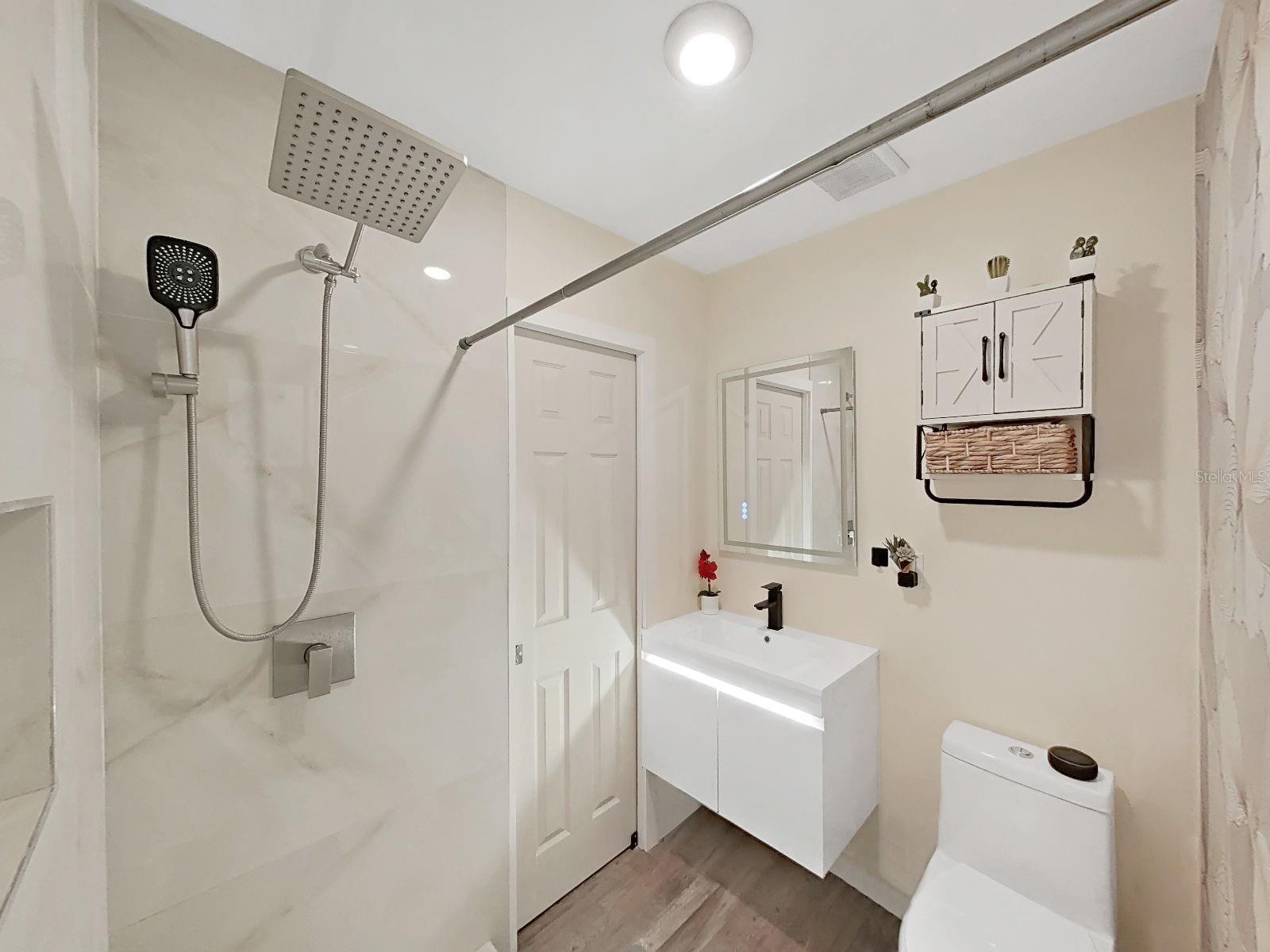 7608 BARRY RD, TAMPA, FL, 33615