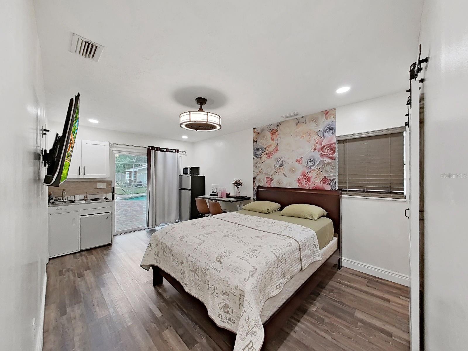 7608 BARRY RD, TAMPA, FL, 33615