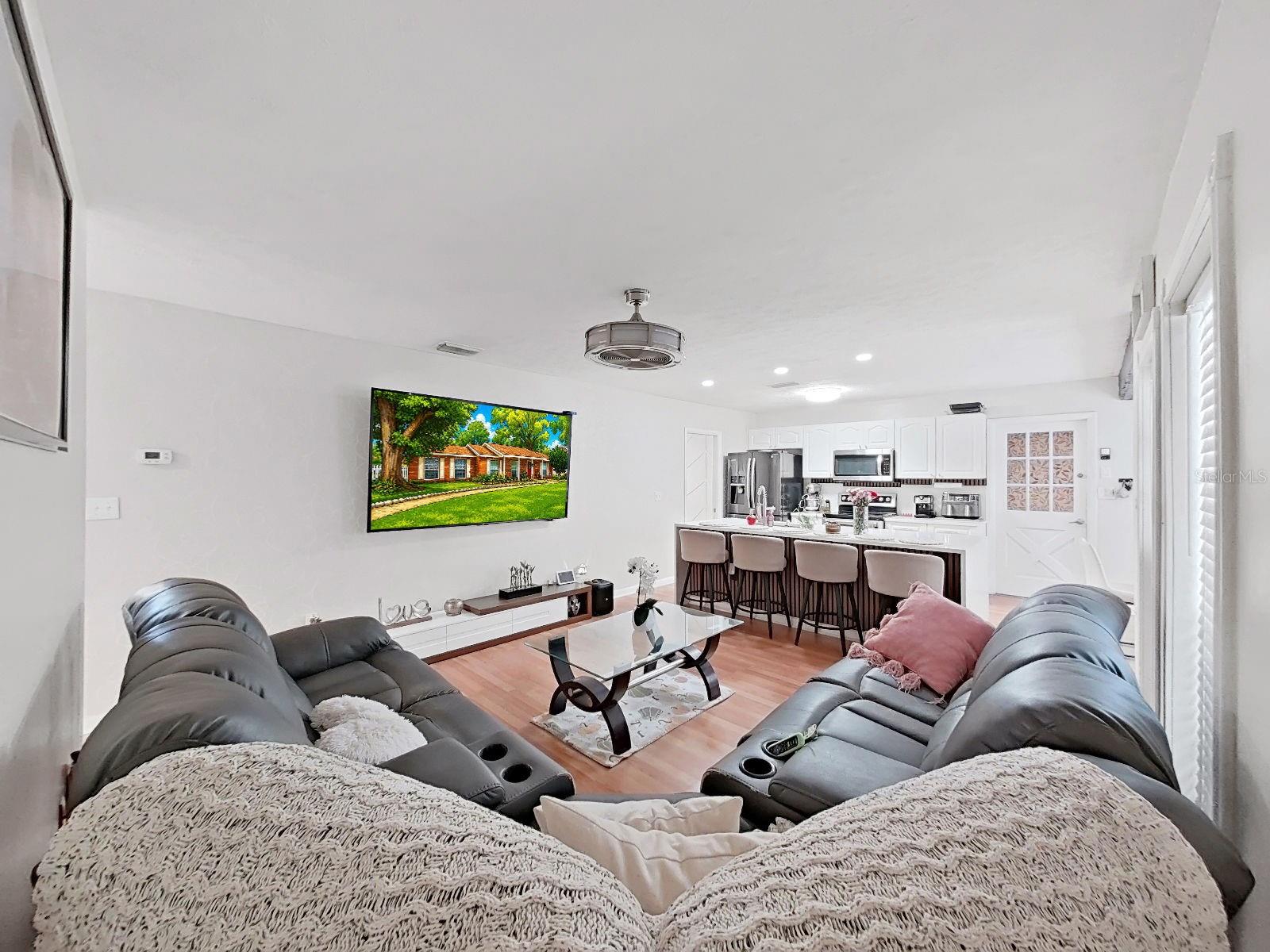 7608 BARRY RD, TAMPA, FL, 33615