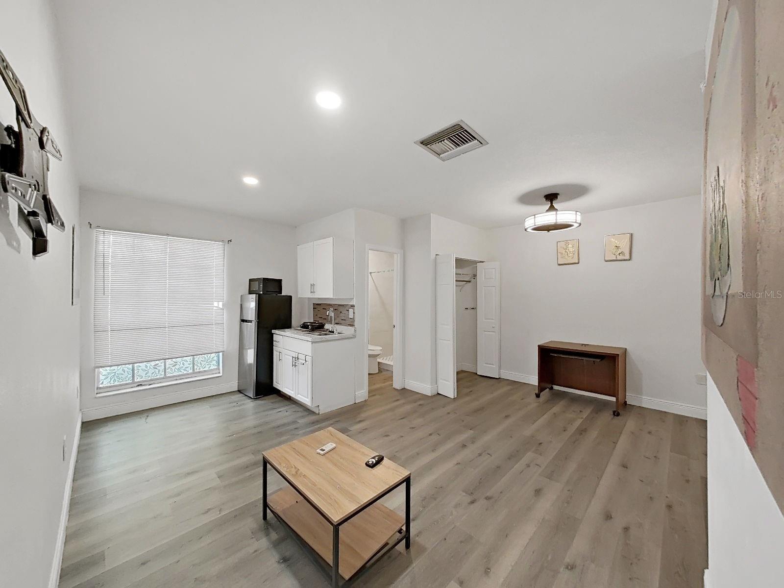 7608 BARRY RD, TAMPA, FL, 33615