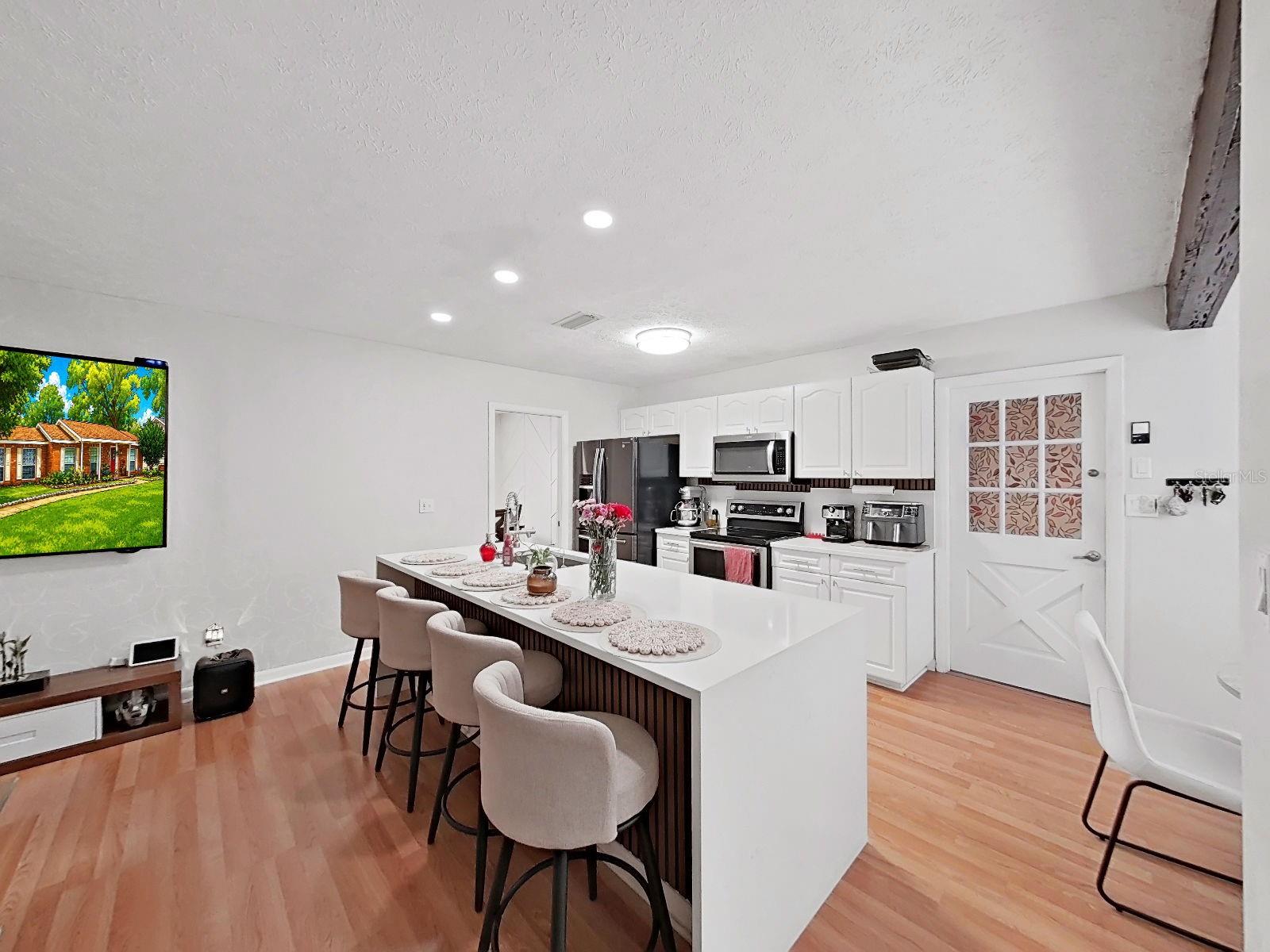 7608 BARRY RD, TAMPA, FL, 33615