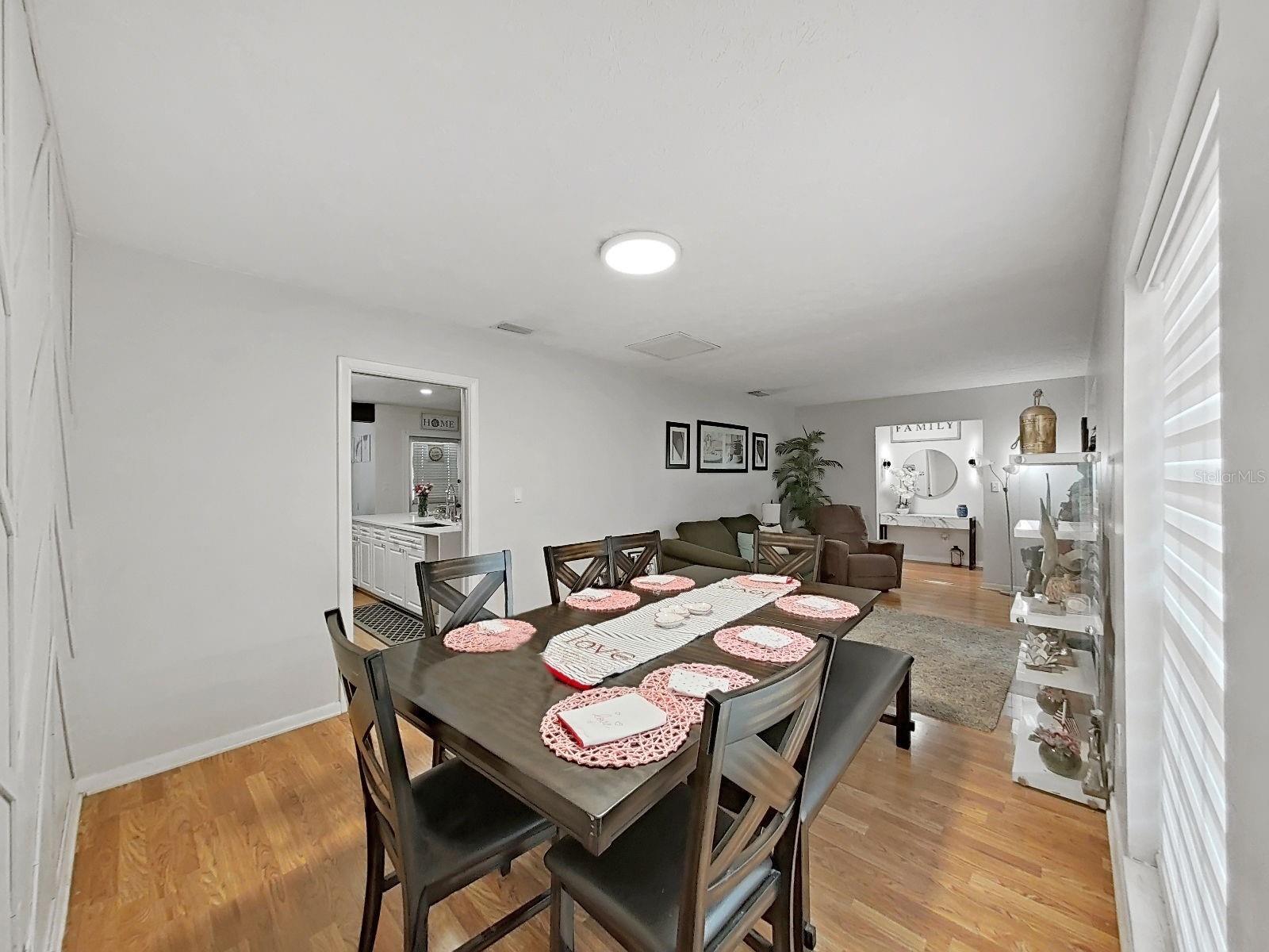 7608 BARRY RD, TAMPA, FL, 33615