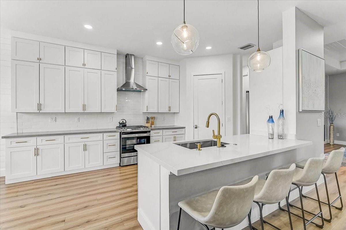 5817 MULLIGAN WAY, BRADENTON, FL, 34211