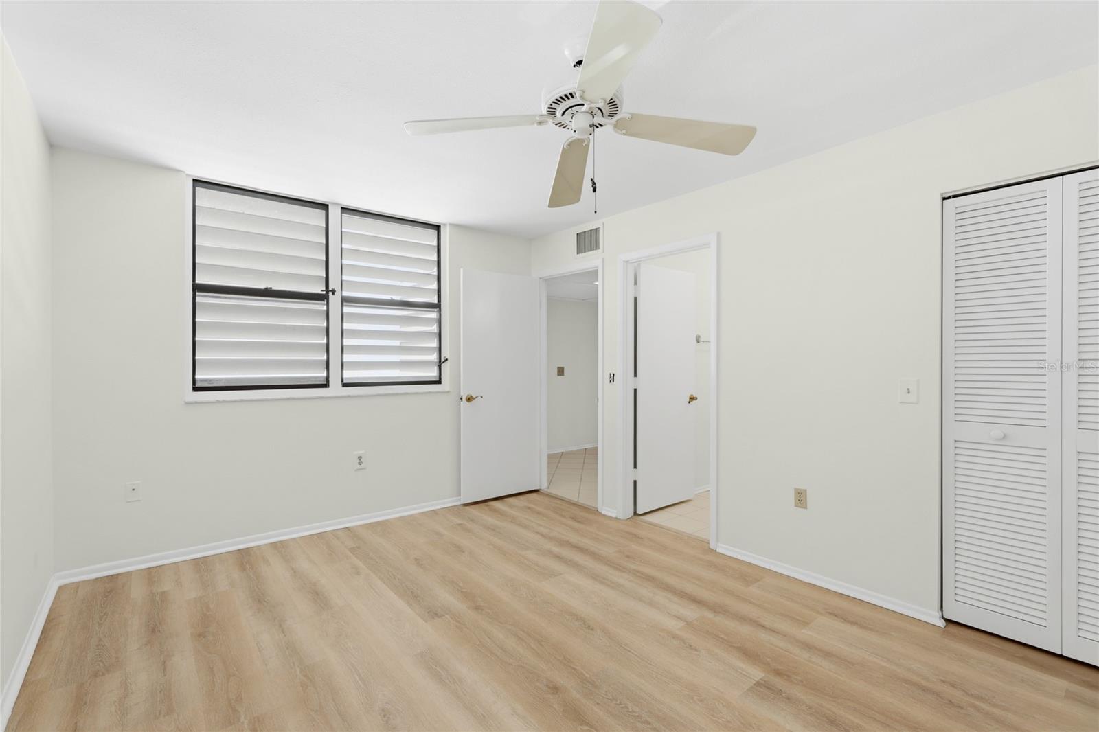 211 LAKEWOOD DR #211, BRADENTON, FL, 34210