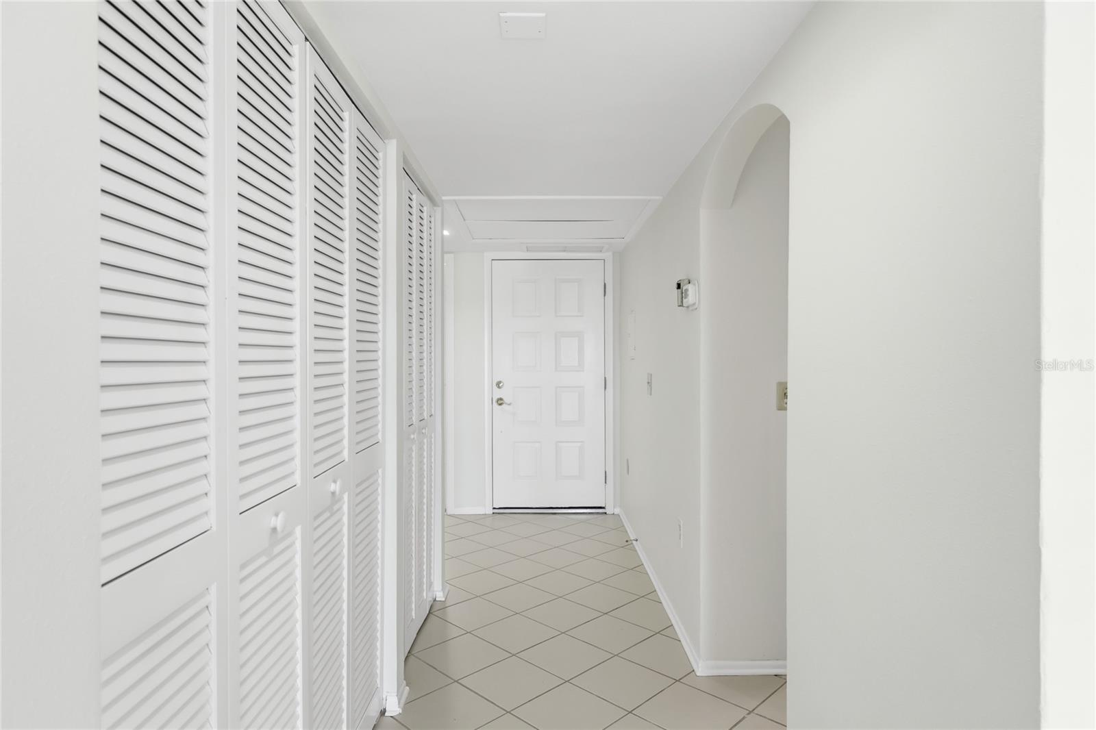 211 LAKEWOOD DR #211, BRADENTON, FL, 34210