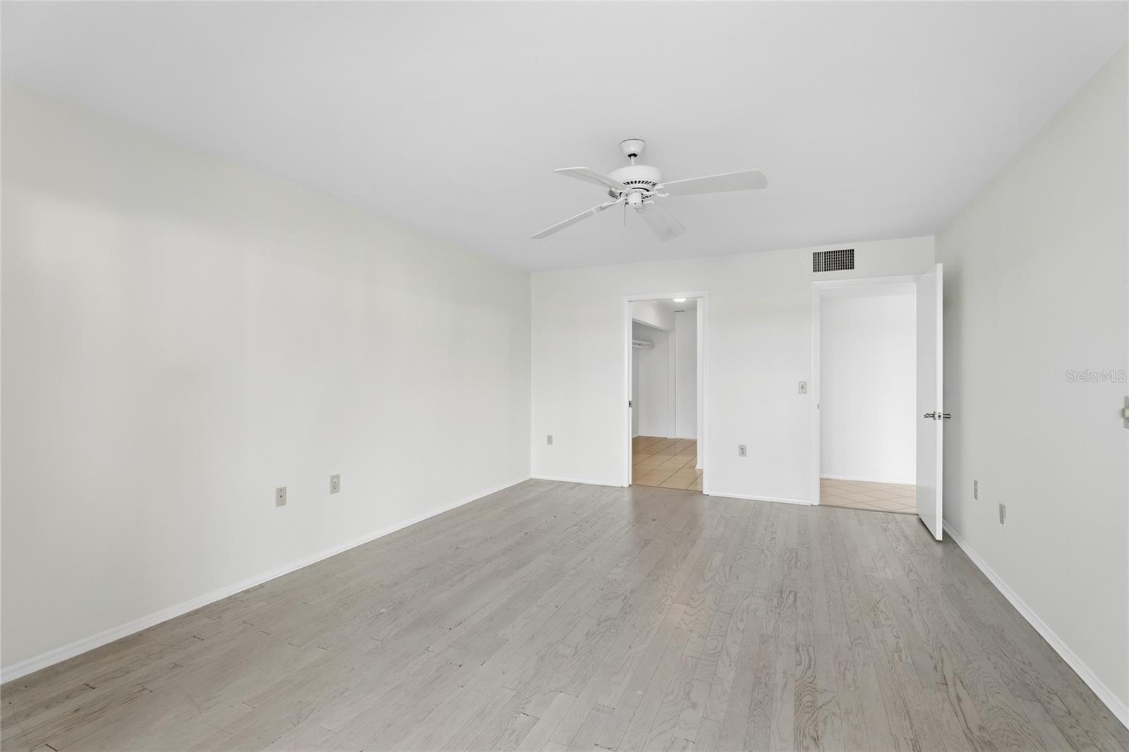 211 LAKEWOOD DR #211, BRADENTON, FL, 34210