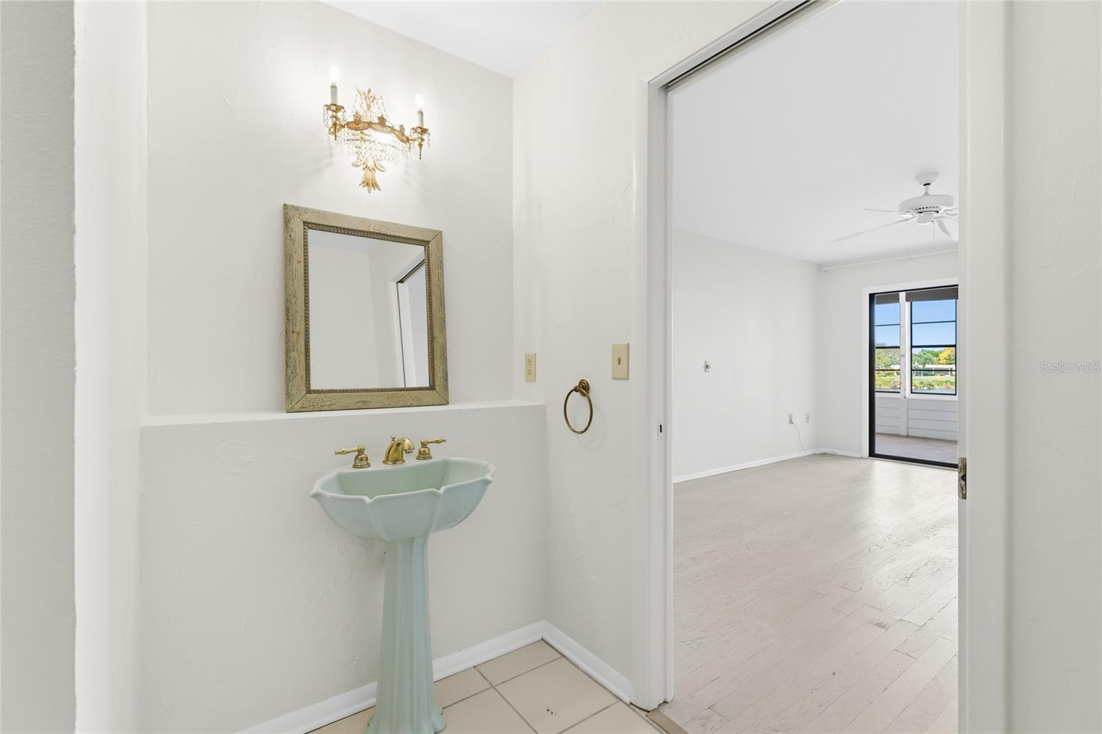 211 LAKEWOOD DR #211, BRADENTON, FL, 34210