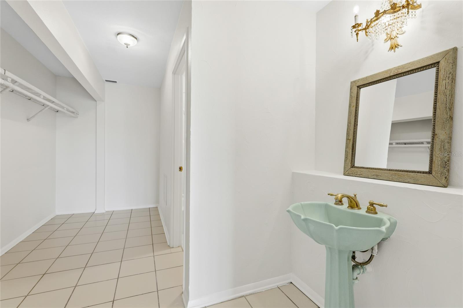 211 LAKEWOOD DR #211, BRADENTON, FL, 34210