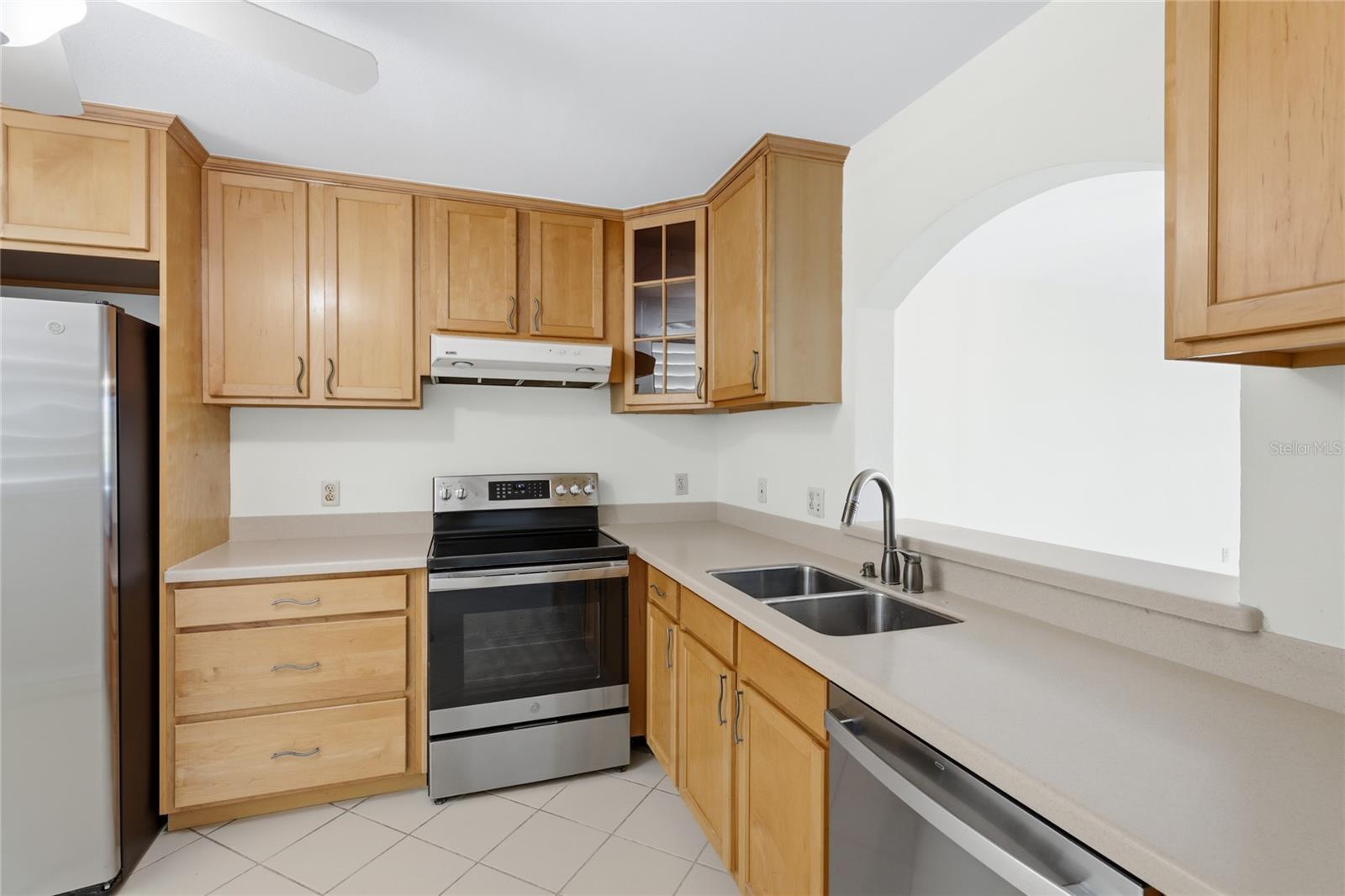 211 LAKEWOOD DR #211, BRADENTON, FL, 34210