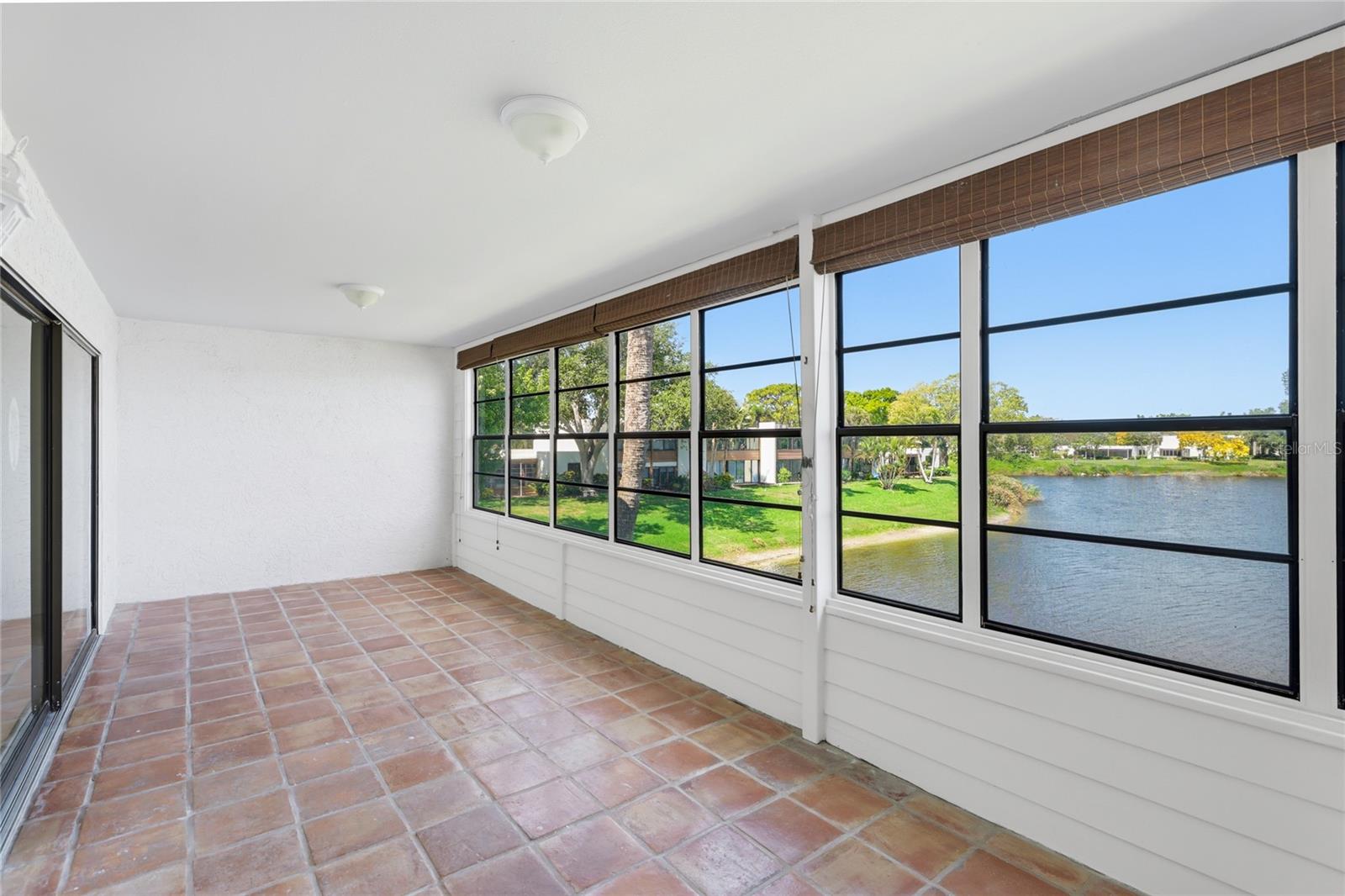 211 LAKEWOOD DR #211, BRADENTON, FL, 34210