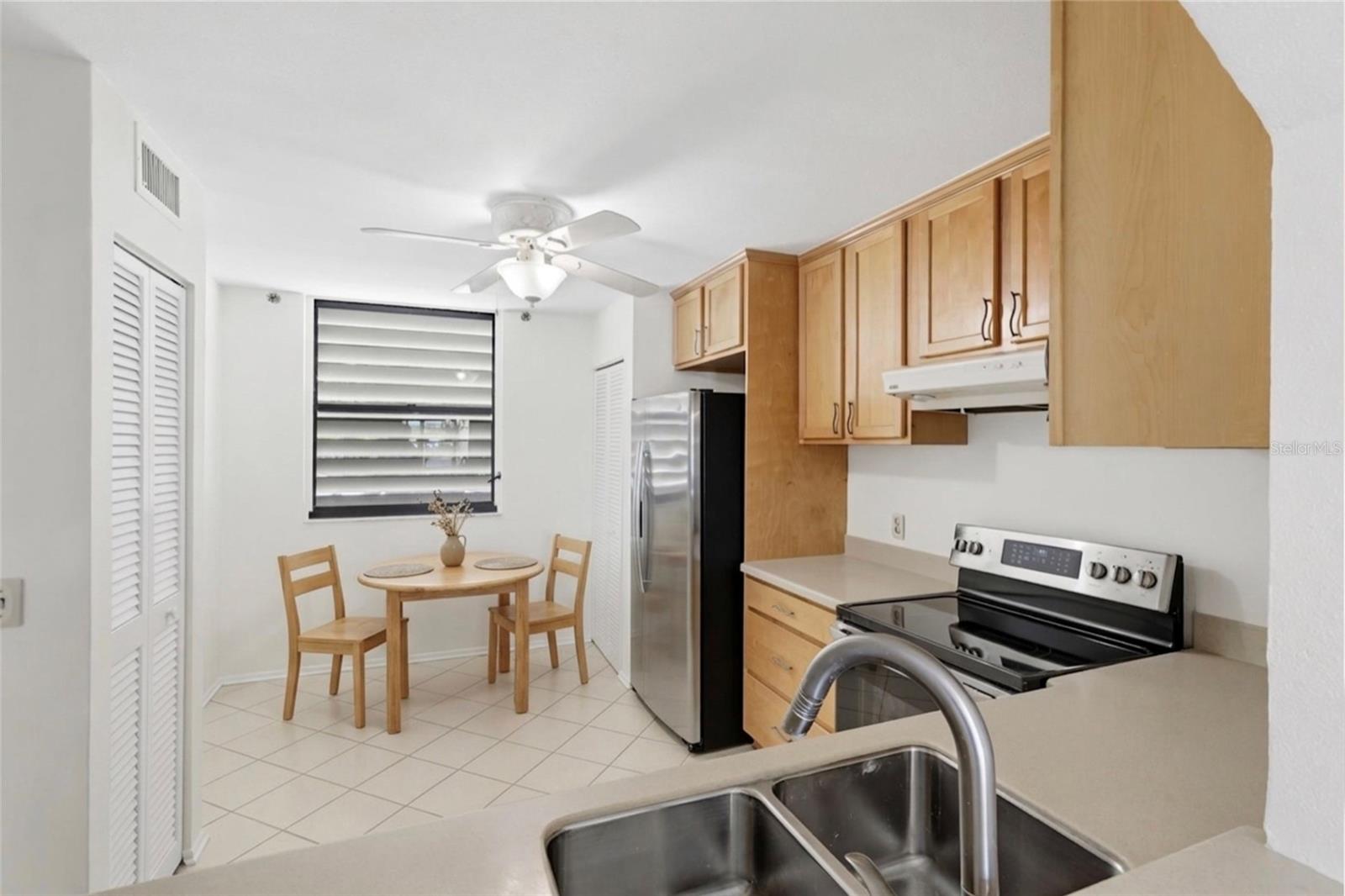 211 LAKEWOOD DR #211, BRADENTON, FL, 34210
