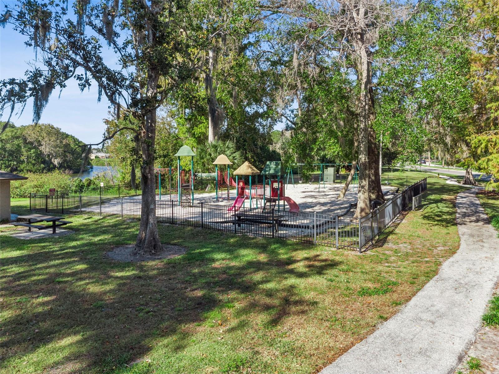 476 CLUB DR, WINTER SPRINGS, FL, 32708